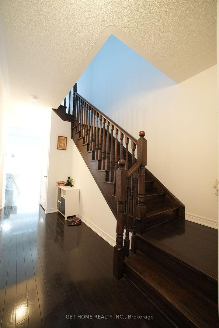 Photo 8 at 29 Goulston Street, Northwest Brampton, Brampton