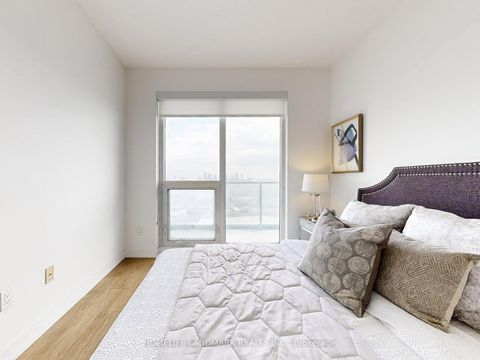 Photo 14 at 2011 - 117 Mcmahon Drive, Bayview Village, Toronto