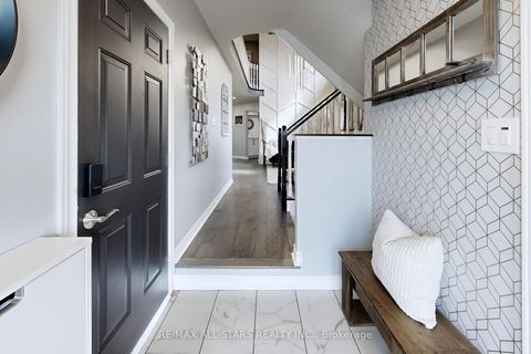 Photo 2 at 6 Hirst Avenue, Keswick South, Georgina