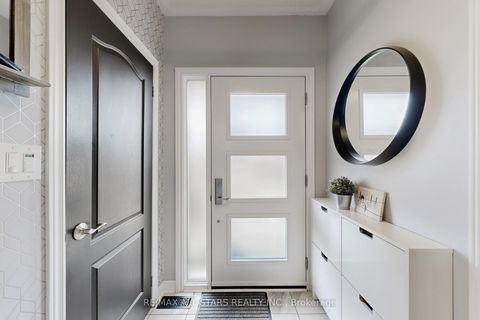 Photo 3 at 6 Hirst Avenue, Keswick South, Georgina