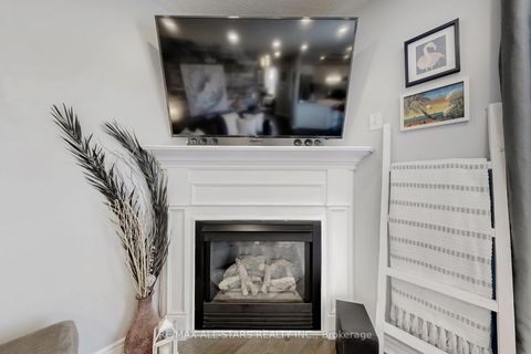 Photo 4 at 6 Hirst Avenue, Keswick South, Georgina