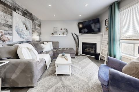 Photo 5 at 6 Hirst Avenue, Keswick South, Georgina