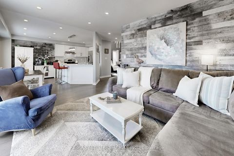 Photo 6 at 6 Hirst Avenue, Keswick South, Georgina