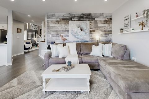 Photo 7 at 6 Hirst Avenue, Keswick South, Georgina