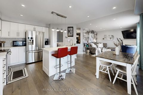 Photo 8 at 6 Hirst Avenue, Keswick South, Georgina