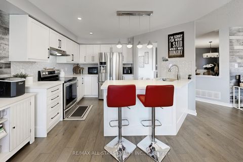 Photo 10 at 6 Hirst Avenue, Keswick South, Georgina