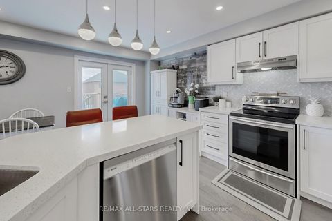 Photo 12 at 6 Hirst Avenue, Keswick South, Georgina