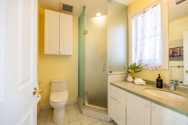 Photo 38 at 51 Shaftesbury Avenue, Moore Park, Toronto