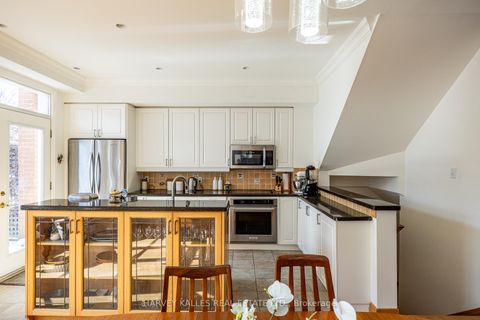 Photo 12 at 51 Shaftesbury Avenue, Moore Park, Toronto