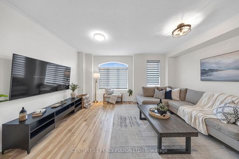 Photo 13 at 23 Honey Crisp Lane, Bowmanville, Clarington