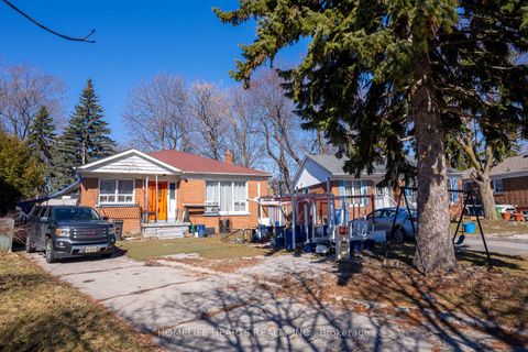 Photo 2 at 14 Mackinac Crescent, Bendale, Toronto