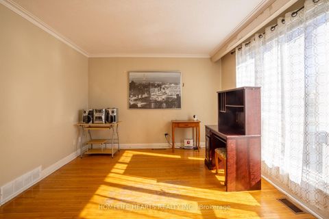 Photo 11 at 14 Mackinac Crescent, Bendale, Toronto