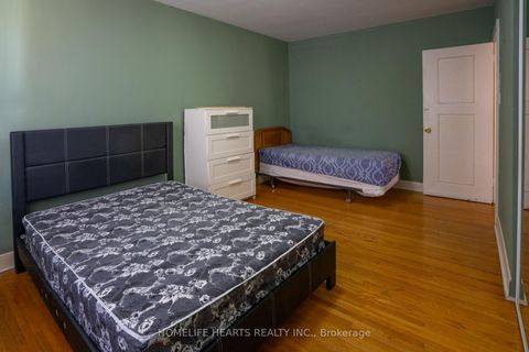 Photo 13 at 14 Mackinac Crescent, Bendale, Toronto