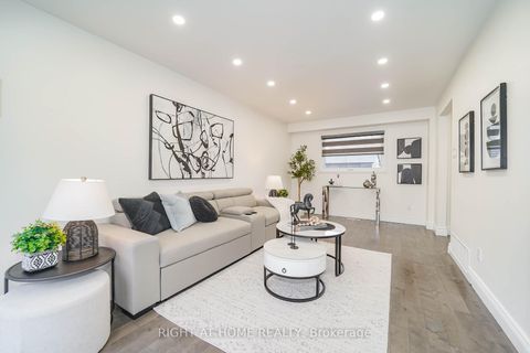 Photo 2 at 35 Tillbrook Court, Malvern, Toronto