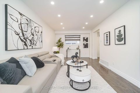 Photo 3 at 35 Tillbrook Court, Malvern, Toronto