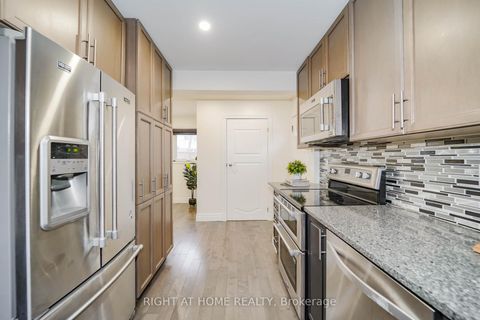 Photo 10 at 35 Tillbrook Court, Malvern, Toronto