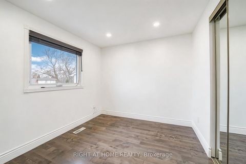 Photo 13 at 35 Tillbrook Court, Malvern, Toronto