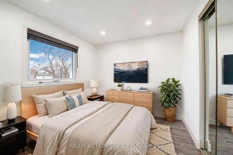 Photo 14 at 35 Tillbrook Court, Malvern, Toronto