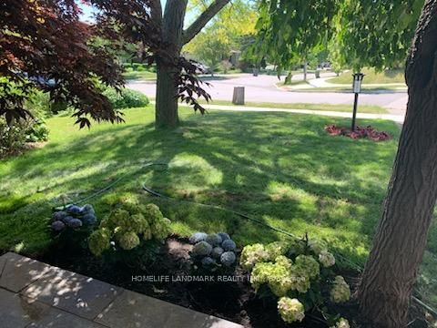 Photo 2 at 22 Coreydale Court, Bathurst Manor, Toronto