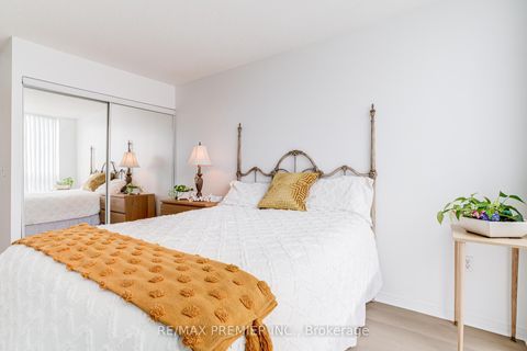 Photo 9 at PH06 - 15 Michael Power Place, City Centre West, Toronto