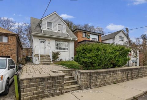 Photo 1 at 15 Cliff Street, Smythe, Toronto