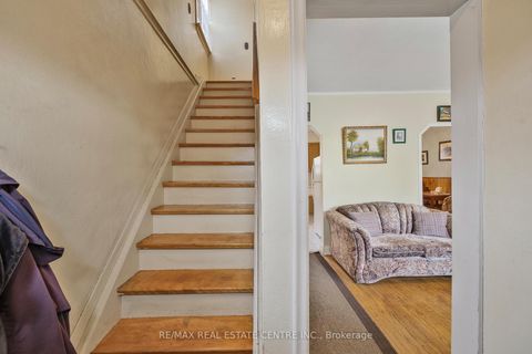 Photo 5 at 15 Cliff Street, Smythe, Toronto