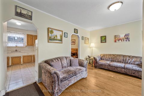 Photo 6 at 15 Cliff Street, Smythe, Toronto