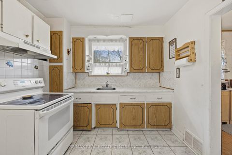 Photo 11 at 15 Cliff Street, Smythe, Toronto