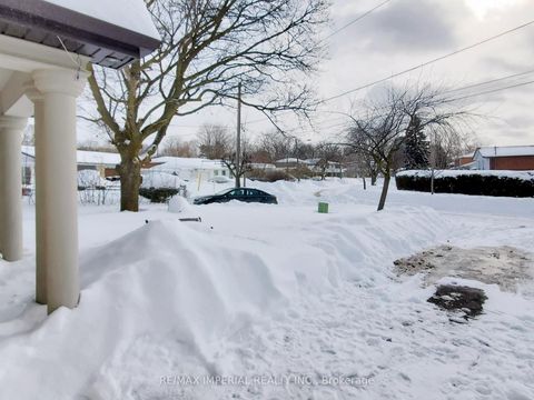 Photo 1 at 35 Waddington Crescent, Don Valley Village, Toronto