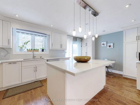 Photo 6 at 35 Waddington Crescent, Don Valley Village, Toronto