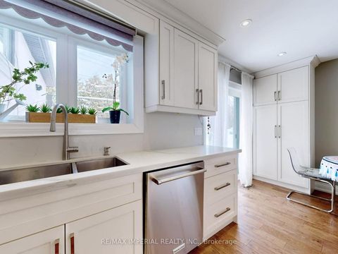 Photo 8 at 35 Waddington Crescent, Don Valley Village, Toronto