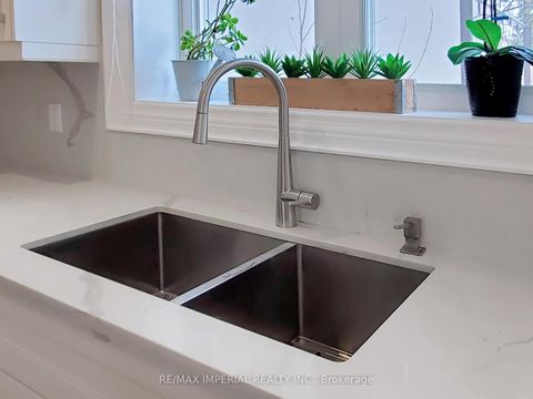 Photo 9 at 35 Waddington Crescent, Don Valley Village, Toronto