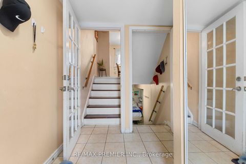 Photo 7 at 292 - 1605 Albion Road, Jamestown, Toronto