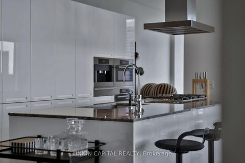 Photo 2 at 5508 - 180 University Avenue, Bay Street Corridor, Toronto