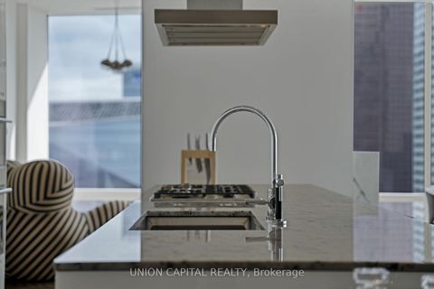 Photo 3 at 5508 - 180 University Avenue, Bay Street Corridor, Toronto