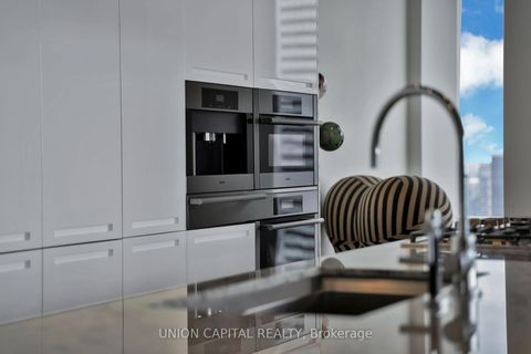 Photo 7 at 5508 - 180 University Avenue, Bay Street Corridor, Toronto