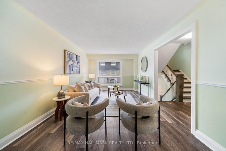 Photo 3 at 11 Tangle Briar Way, Bayview Village, Toronto