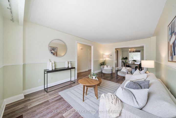 Photo 4 at 11 Tangle Briar Way, Bayview Village, Toronto