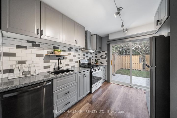 Photo 7 at 11 Tangle Briar Way, Bayview Village, Toronto