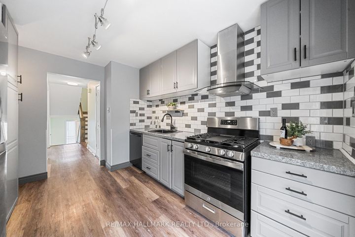 Photo 8 at 11 Tangle Briar Way, Bayview Village, Toronto