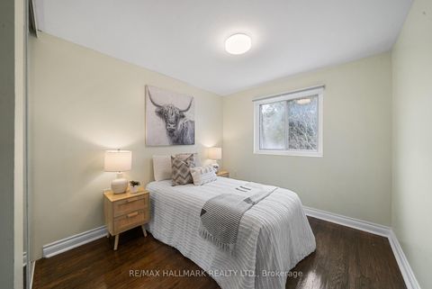 Photo 18 at 11 Tangle Briar Way, Bayview Village, Toronto