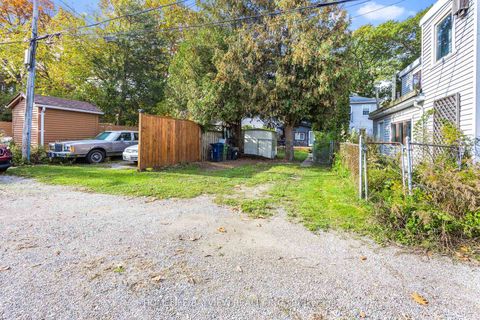 Photo 23 at 9 Kenworthy Avenue, Oakridge, Toronto