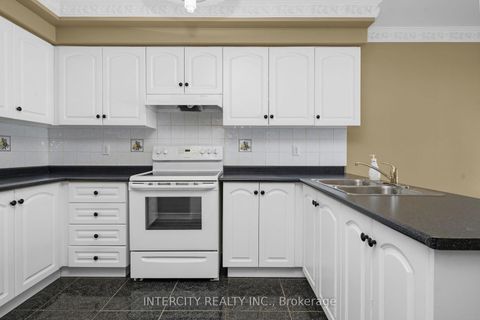 Photo 10 at 6 Noble Prince Place, Sonoma Heights, Vaughan