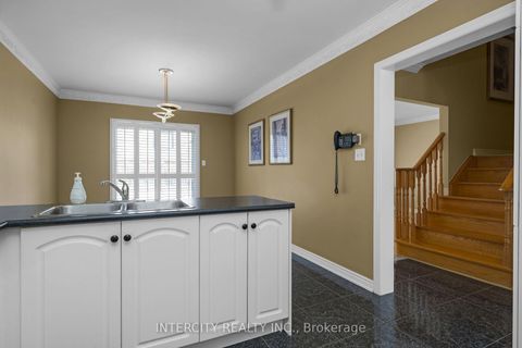 Photo 11 at 6 Noble Prince Place, Sonoma Heights, Vaughan