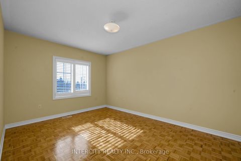 Photo 18 at 6 Noble Prince Place, Sonoma Heights, Vaughan