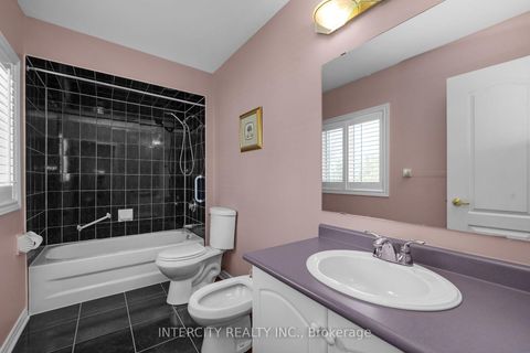 Photo 22 at 6 Noble Prince Place, Sonoma Heights, Vaughan