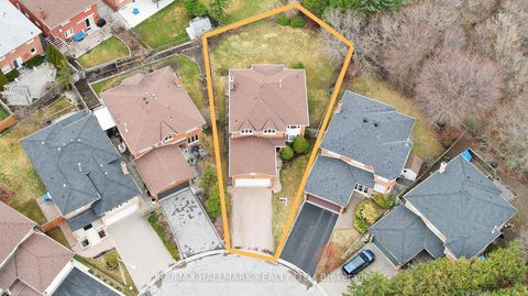 Photo 2 at 69 Dunbarton Court, Harding, Richmond Hill