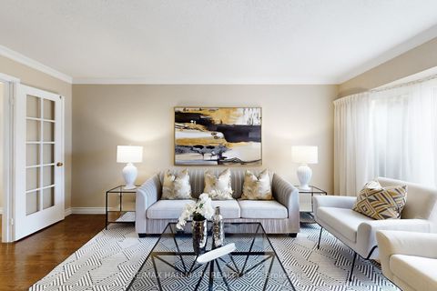 Photo 3 at 69 Dunbarton Court, Harding, Richmond Hill