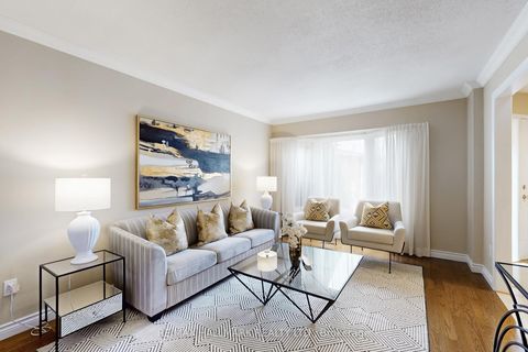 Photo 4 at 69 Dunbarton Court, Harding, Richmond Hill