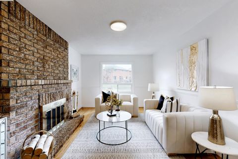 Photo 11 at 69 Dunbarton Court, Harding, Richmond Hill